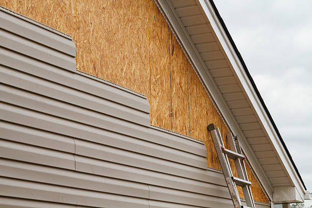 24/7 Emergency Vinyl Siding experts in Middlebranch, OH